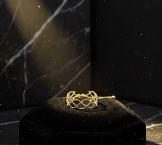18K Lace-Style Ring for Women – Delicate Shine (18K Yellow)